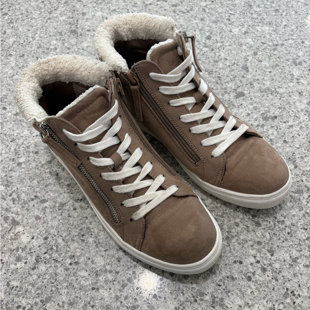 Universal Thread Shoes Womens 10 Sneakers Fashion Casual High Top Zip Faux Fur